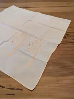 メルカリ最安値価格！ヴィンテージ　木の刺繍ハンカチ
