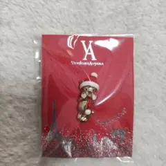 ヴァンドーム青山　ピンバッジ　くま サンタ