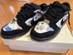 Supreme × Nike SB Dunk Low 