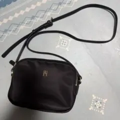 Tommy Hilfiger ショルダーバッグ ブラックのサムネイル