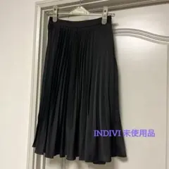 未使用タグ付　INDIVI 黒のひざ丈プリーツスカート