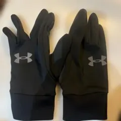 お値下げ　最終価格！アンダーアーマー　 ブラック 手袋　MD