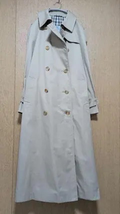 アクアスキュータム　ベージュ トレンチコート