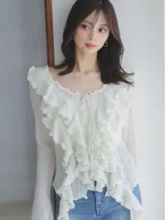 【新品未使用】SNIDEL♡ラッフルデザインニットプルオーバー アイボリー