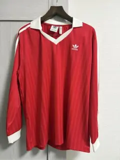 adidasトレフォイル ニットVネック ホワイト×レッド 90s風人気デザイン