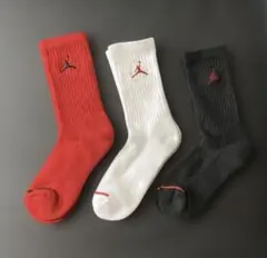 新品未使用JORDANジョーダン キッズ 靴下ソックス 黒x白x赤 サイズ7-9