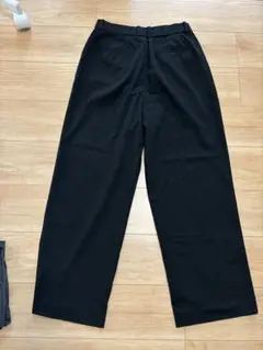 ユニクロ　タックワイドパンツ　レディース スラックス パンツ ブラック