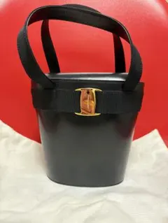 美品 フェラガモ Salvatore Ferragamo バケット型ハンドバッグ FERRAGAMO（フェラガモ） バケットバッグ 2WAY MULTIPOCKET BUCKET BAG
