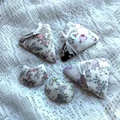 リバティパッチンピン5点セット　猫　パッチワーク風　ハンドメイド