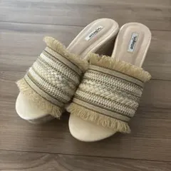 attagirl フリンジ付きベージュサンダルのサムネイル