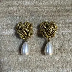 昭和レトロ 金色の葉デザイン イヤリング