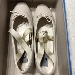 GRISE バレエシューズ フラットシューズ アイボリー 24cmのサムネイル
