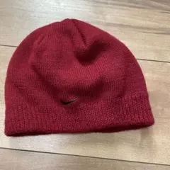Nike 赤 ニット帽　スキー　スノーボード　ウィンタースポーツ