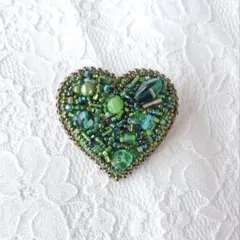 ビーズ刺繍 ハートブローチ 深緑×ゴールド縁取り 大人カラー ハンドメイド