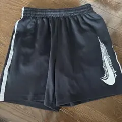 Nike ブラック ハーフパンツ　140