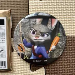 ディズニーズートピア2 オーマイカフェ　ジュディ缶バッジ　にんじん