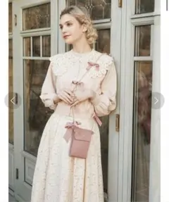 Maison de FLEUR メゾンドフルール スマホショルダーのサムネイル