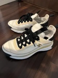 CHANEL スニーカー ホワイト ブラックのサムネイル