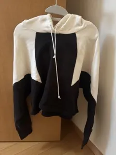 adidas フード付きパーカー 黒と白