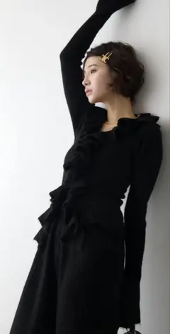 【新品セール】フロントフリル美ラインニットセットアップ Frene同型 ブラック