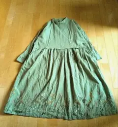 長袖　刺繍入りコットンワンピース　M〜L　スタンドカラー　花柄　グリーン