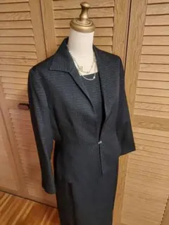 23区　大きいサイズ44　13号　黒色ブラックフォーマルワンピーススーツ