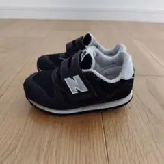 New Balance ベビーシューズ 黒/白 373
