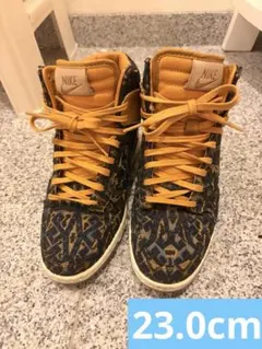 星柄NIKE WMNS AIR TROUPE MID ゴールド - メルカリ