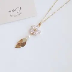 ジルコニアフラワーとリーフチャームのネックレス＊ハンドメイド