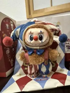 POPMARTのWhy So Serious ぬいぐるみキーホルダー