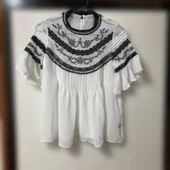 VIVAYOU刺繍入りフリル袖ブラウスのサムネイル