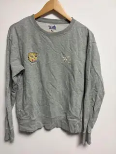 刺繍デザイン グレー スウェット　BEAMS
