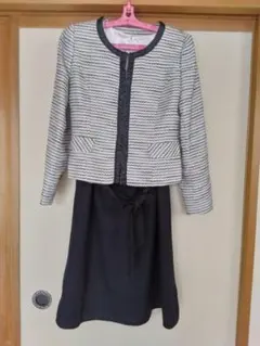 11号卒業式　入学式　ノーカラージャケット　ワンピーススーツ　コサージュ付き