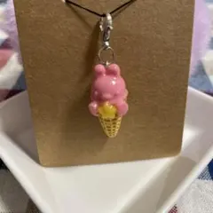 ¥600→¥500レジン　うさぎさんのアイスクリームチャーム いちごチョコカラー