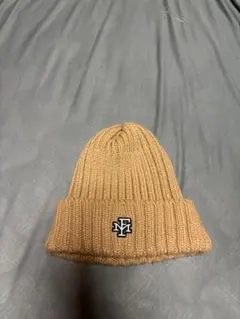ロゴ刺繍 ニット帽 ビーニー ブラウン