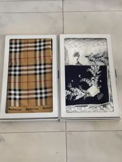 Burberry バーバリー & 花柄刺繍 ネイビーと白のハンカチ セット