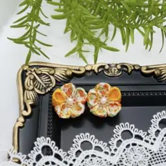 《３月末まで50円引きSALE蜜柑色》つまみ細工イヤリング　ピアス