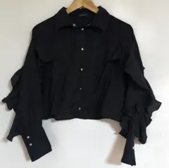 JEANASIS フリルデザイン　ショート丈　クロップド丈　長袖シャツ 黒のサムネイル