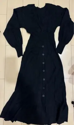 ラグナムーン 黒いリブ編みニットワンピース