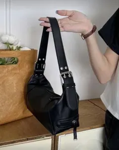 黒 合成皮革 ハンドバッグ