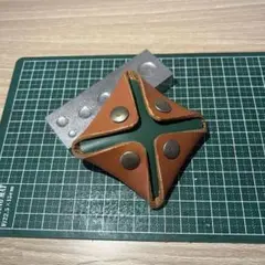 ハンドメイド レザー製三角形コインケース