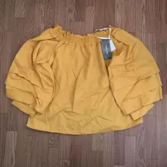 シャーリングオフショルブラウス マスタード L