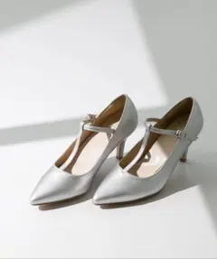 menue シルバー ポインテッドトゥ Tストラップパンプス