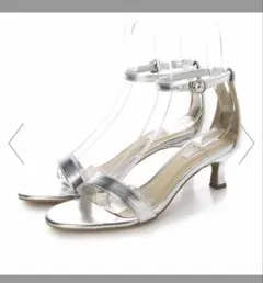 シルバー ストラップサンダル 中ヒール