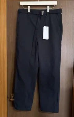 4新品 sacai コットンブレンド テーパード パンツ ベルト付 ブラックのサムネイル