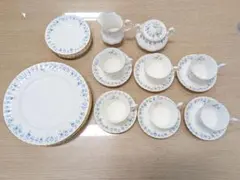 ロイヤルアルバート メモリーレーン ティーセット 6客 大皿 ロイヤルアルバート メモリーレーン ティーセット 6客 大皿 - メルカリ