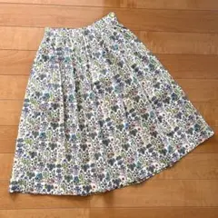 テチチ　te chichi リバティタナローン　タックギャザー　スカート　花柄のサムネイル
