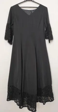 黒のレース付きAラインドレス　フィッシュテールワンピース