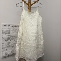 ユニクロ　ホワイト レース キャミワンピース ロング丈