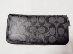 ★COACHのロゴが施されたブラックレザーの長財布★即購入OK!